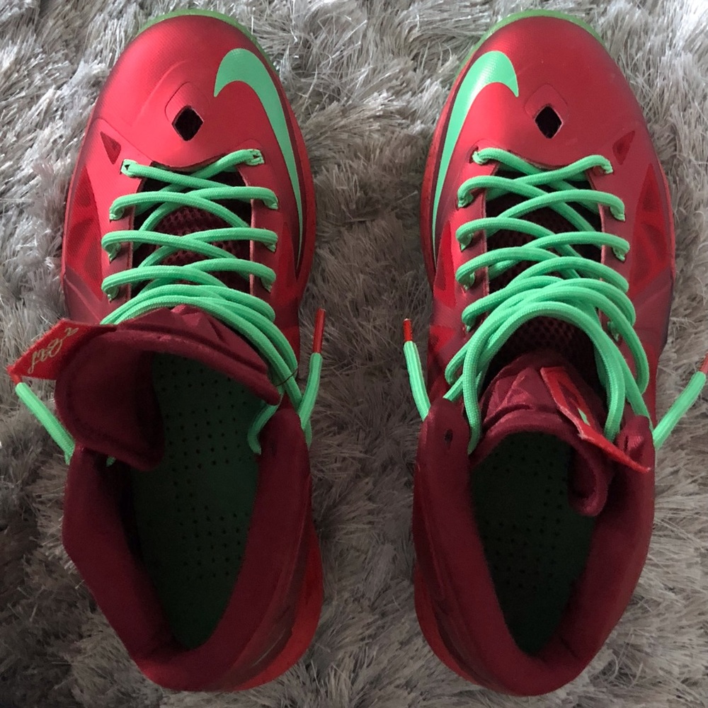 Nike LeBron X “Christmas” - Picture 7 of 8